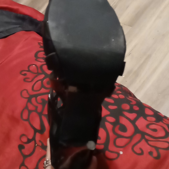 Shoes - Picture 4 of 4